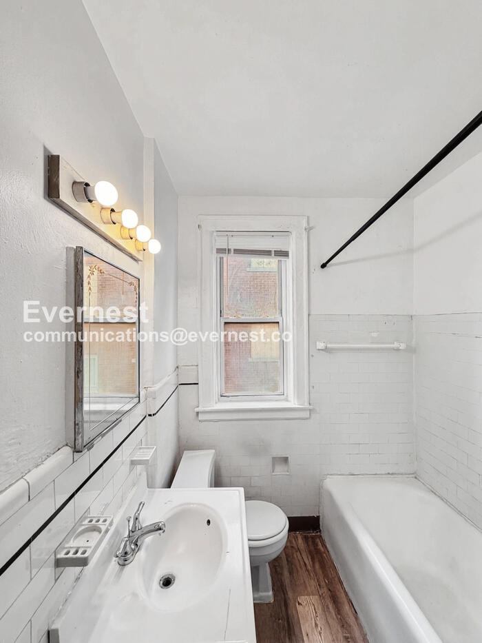 Building Photo - 4203 Cortland St