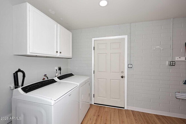 Building Photo - 10402 W Wininger Cir