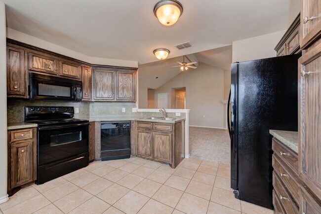 Building Photo - Spacious 4-Bedroom Gem in North Lubbock