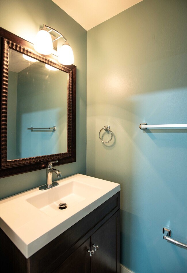 Building Photo - 2109 Lauderdale Dr