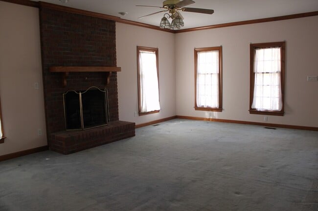 Building Photo - 916 Dorset Way