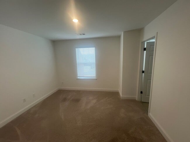 Building Photo - 312 Traywick Pl