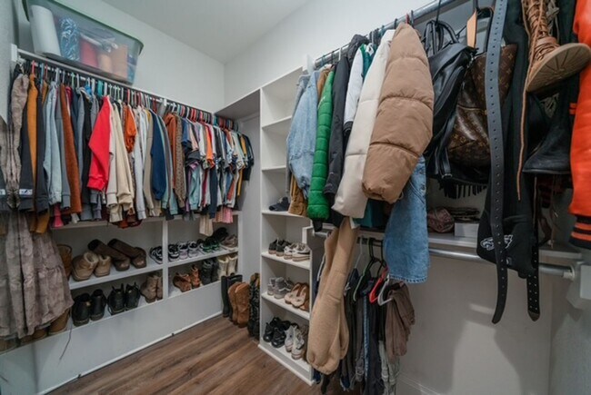 Building Photo - STUNNING modern farmhouse built in 2022 on 1 acre just outside the city limits of Tyler!