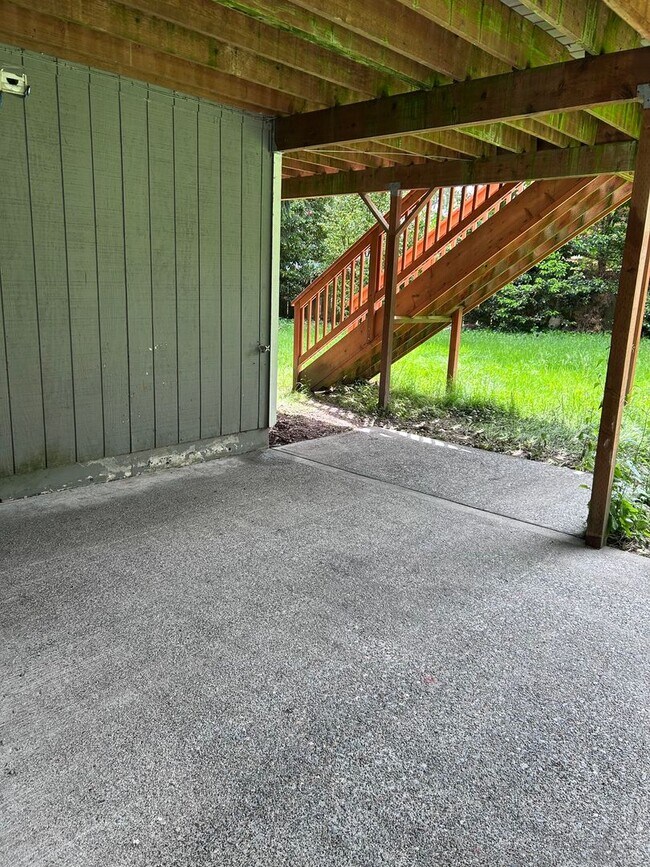 Building Photo - Beautifully Updated Fairwood Cul-de-Sac Home – Fresh Paint Throughout!