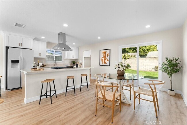 Building Photo - 15542 Mayflower Ln