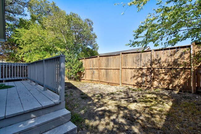 Building Photo - 417 Odell St