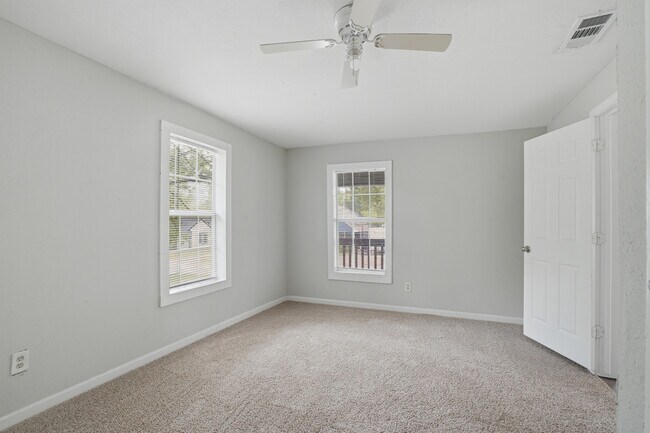 Building Photo - 505 E Heron St