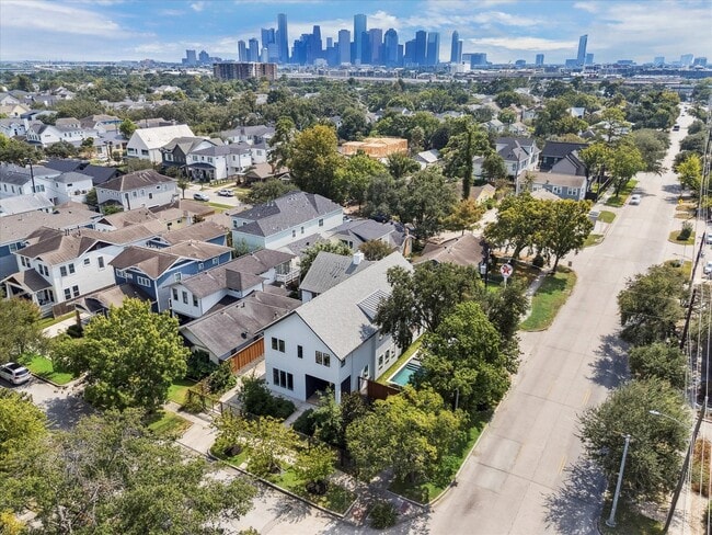 Building Photo - 1136 Woodland St