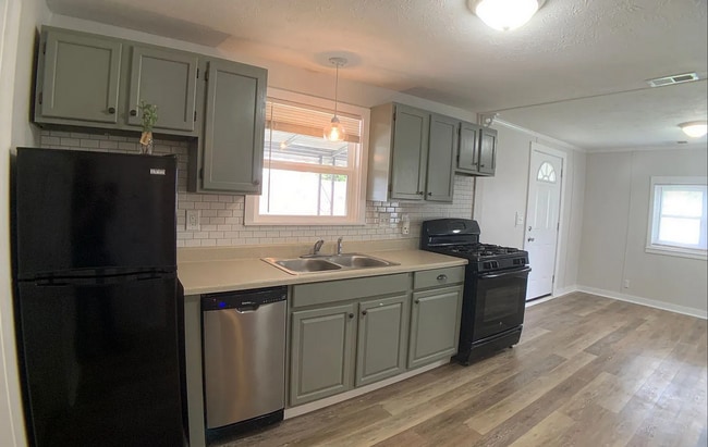 Building Photo - 3023 Kingston Ave