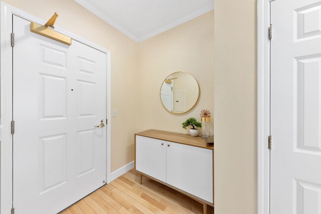 Building Photo - 201 Sansome St