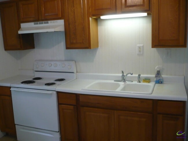 Building Photo - 1325 Laura Ave