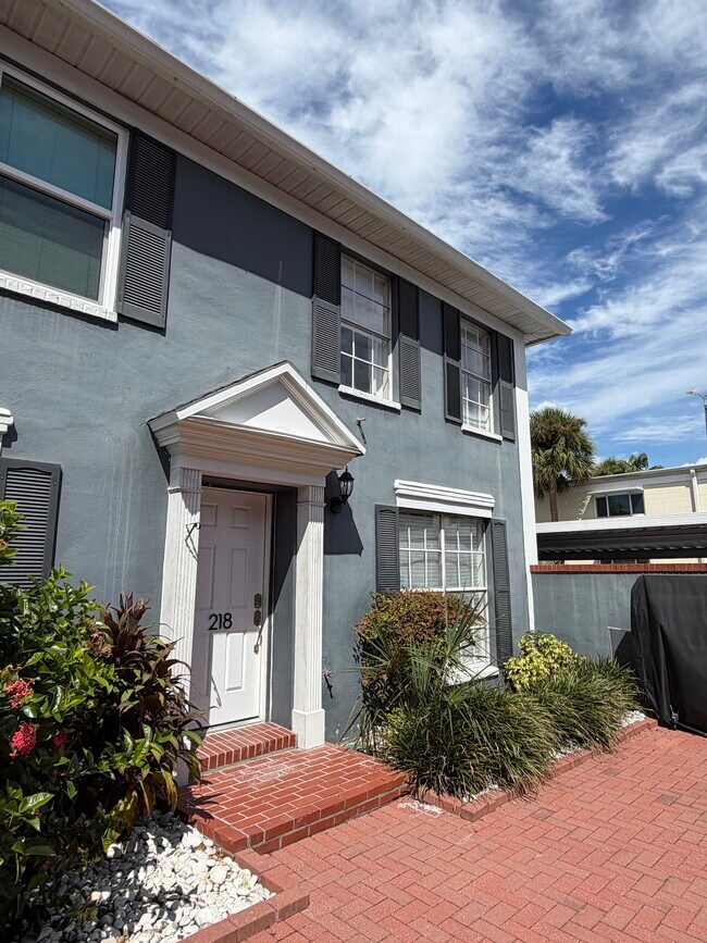 Building Photo - 218 S Tampania Ave