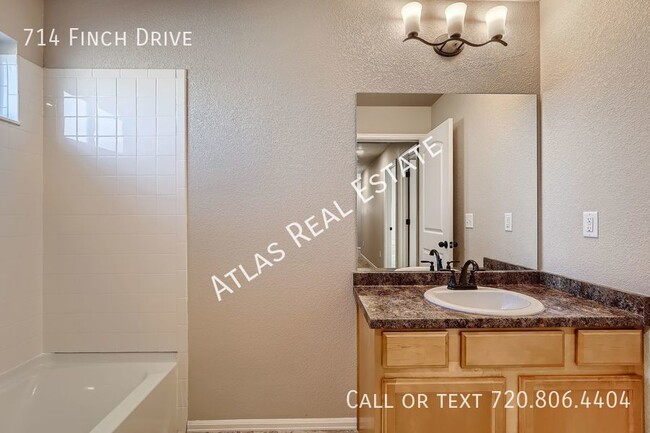 Building Photo - New 3 Bed/2.5 Bath Townhome w/ Basement in...