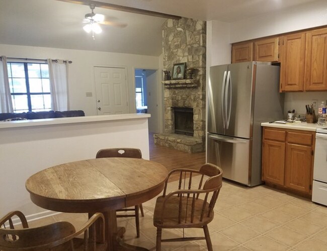 Building Photo - 135 Bluebonnet Cir