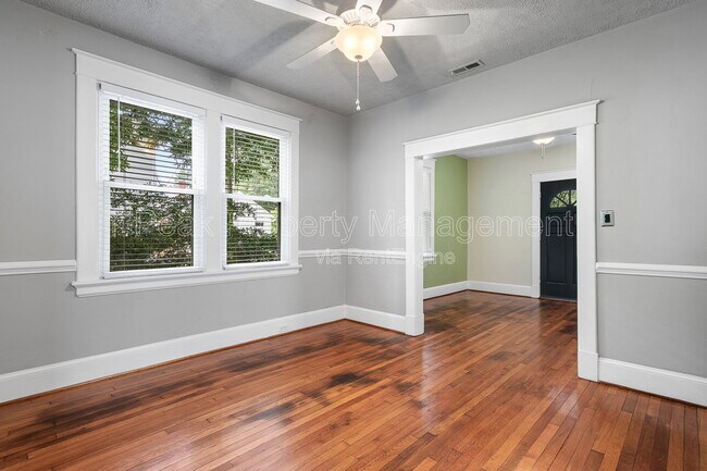 Building Photo - 4007 Chevy Chase St