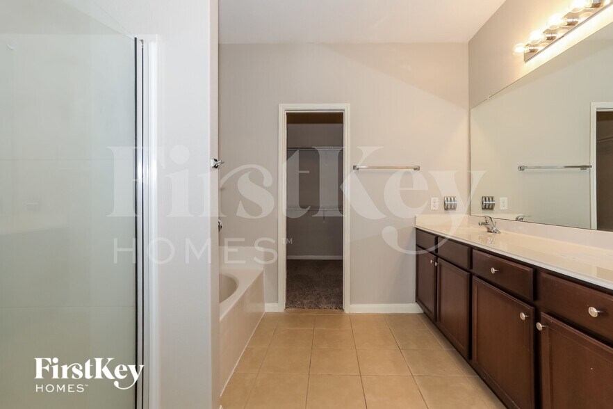 Building Photo - 20718 Round Key Dr