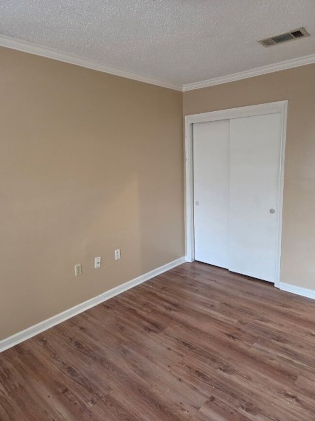 Building Photo - Rent with confidence, live with ease