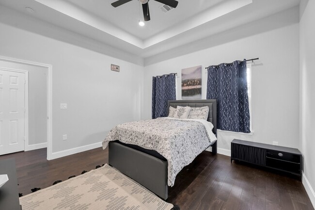 Building Photo - 2116 Oatfield Dr