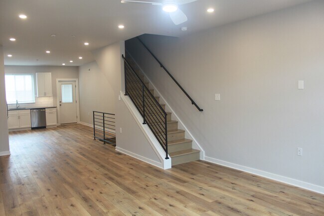 Building Photo - 409 Budd St