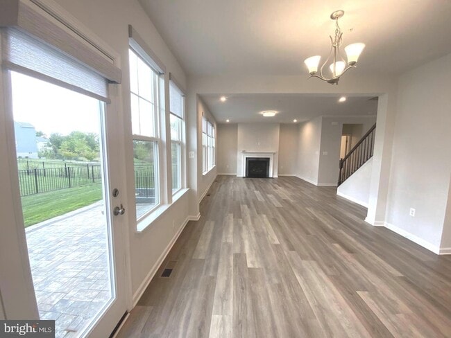 Building Photo - 5763 Hawk Ridge Rd