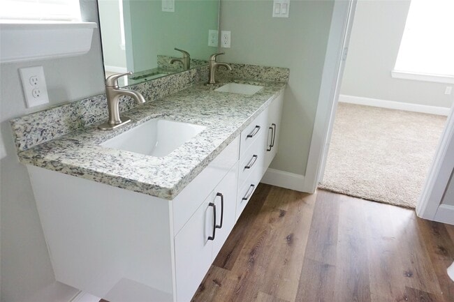 Building Photo - 5036 Van Fleet St