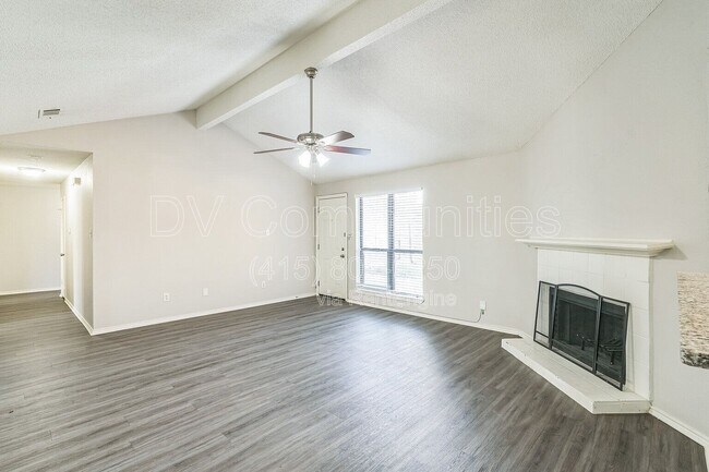 Building Photo - 2804 Red River St