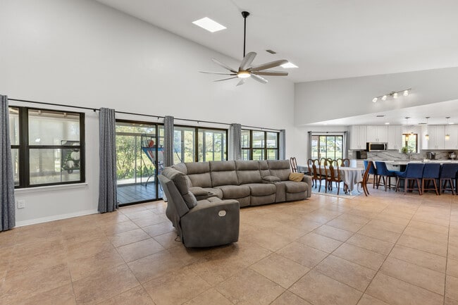 Building Photo - 1151 Ceylon Ct