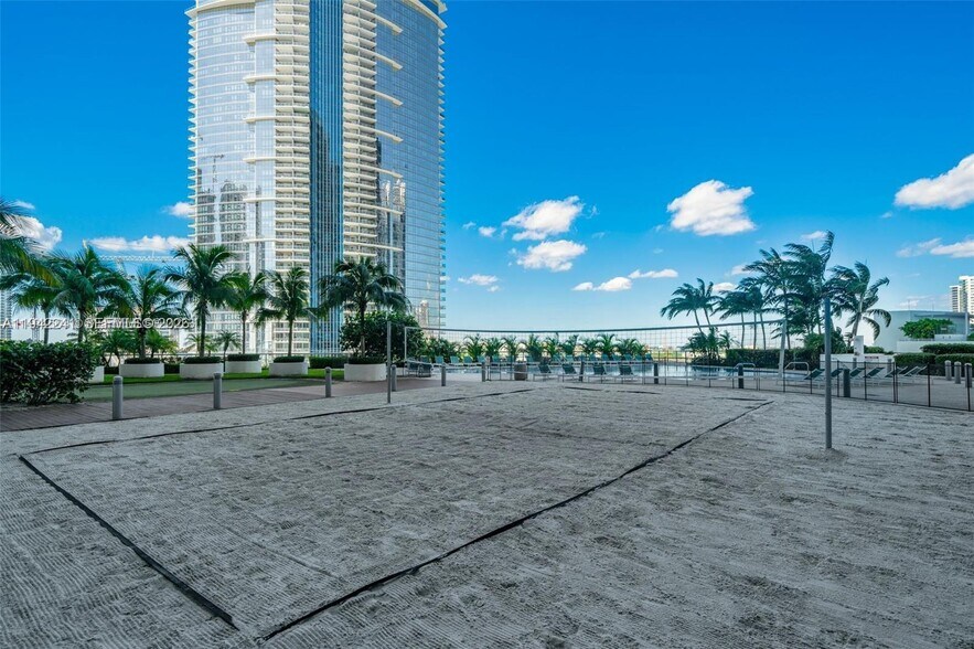 Building Photo - 888 Biscayne Blvd