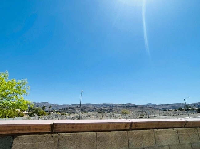Building Photo - Single-story 4 Bed nestled in the desirable Green Valley Ranch!  3 Car Garage!