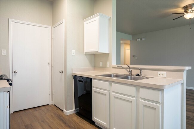 Building Photo - 10500 Aransas Dr