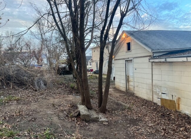 Building Photo - Handy Man Special! - $390 Month / $800 Down