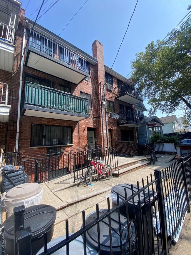 Building Photo - 92-29 53rd Ave