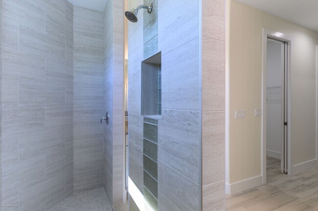 Building Photo - PET FRIENDLY BRAND-NEW LUXURY EXECUTIVE HOME