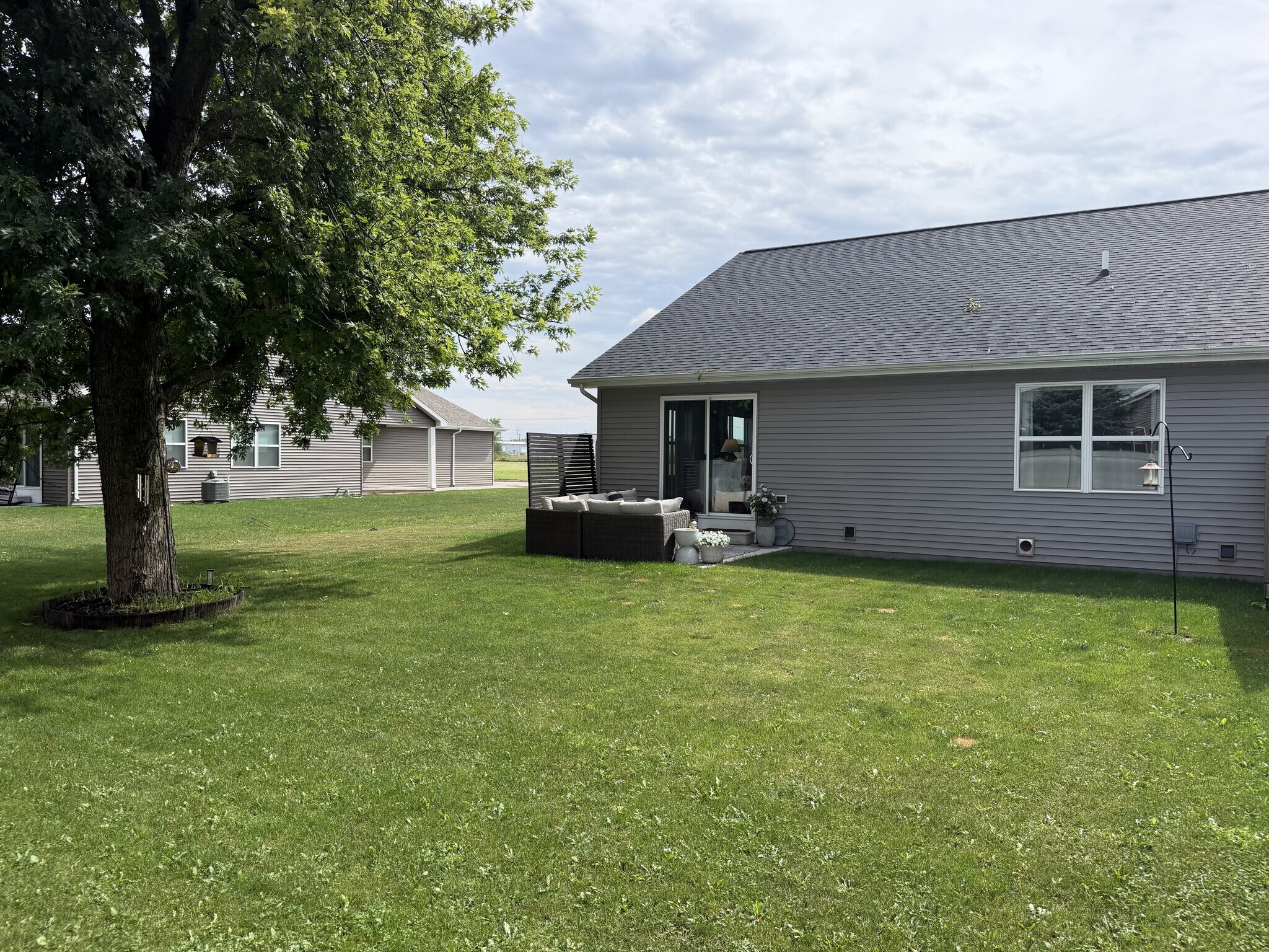 Building Photo - 702 Hartzheim Dr