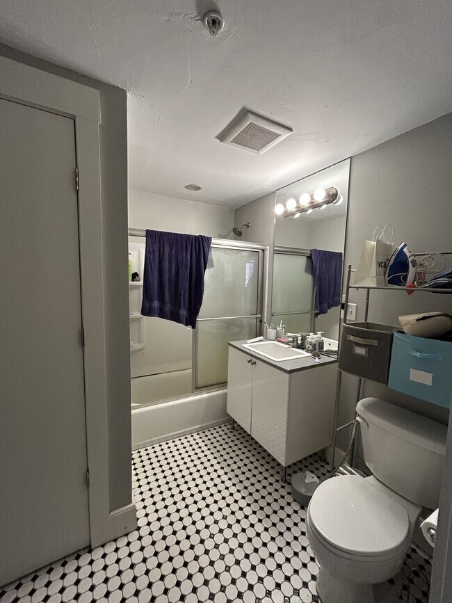 Building Photo - 28 Adams St