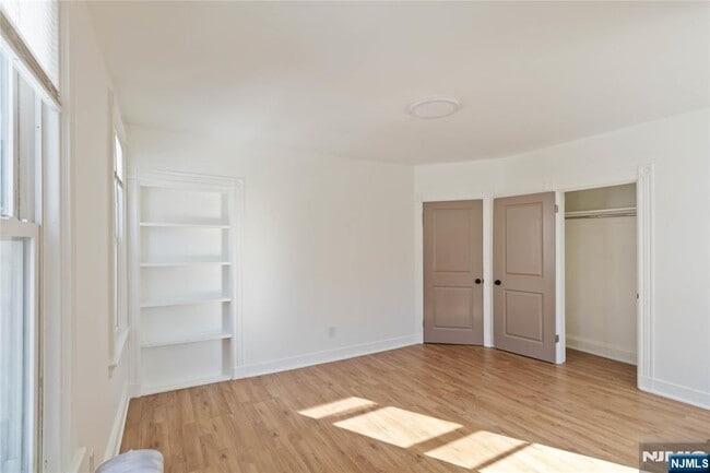 Building Photo - 87 James St