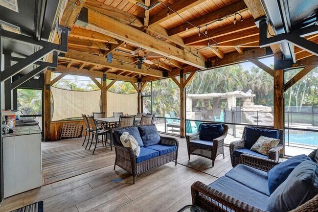 Building Photo - 5612 Harding St