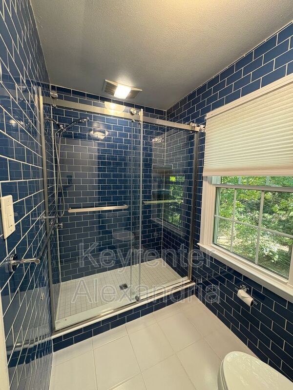 Building Photo - 3818 Vermont Ct