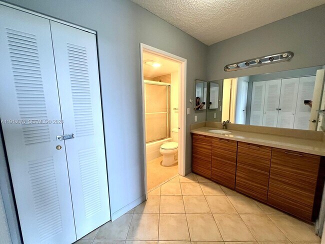 Building Photo - 20515 E Country Club Dr
