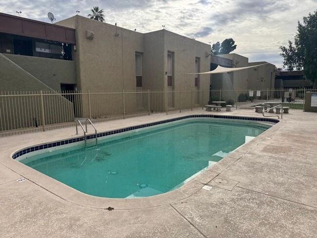 Building Photo - NOW OFFERING $400 OFF MOVE-IN COSTS Utilities Included – First Floor – In-Unit Washer/Dryer