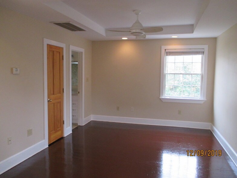 Building Photo - 17 Hampden Ct