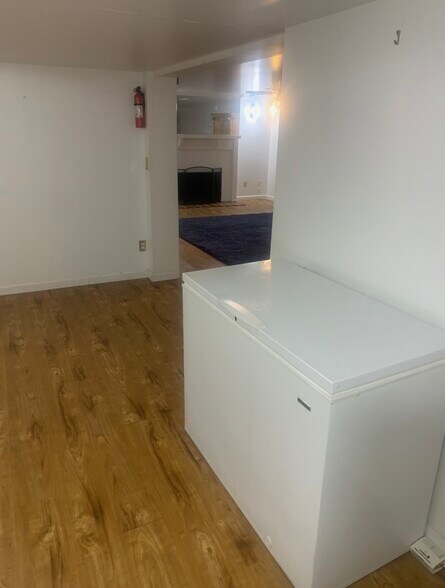 Building Photo - 812 Breezemont Dr