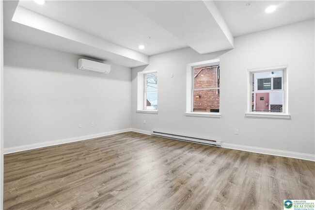 Building Photo - 109 S Centre St