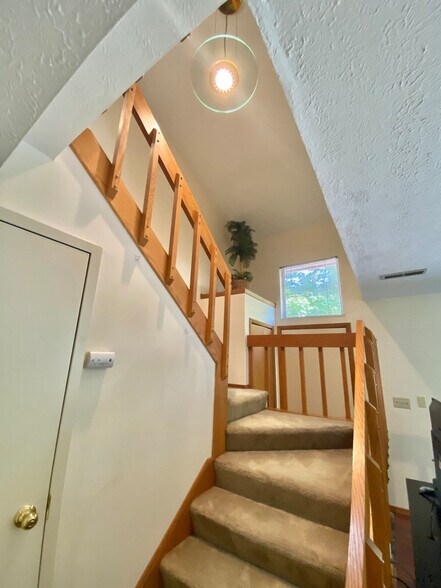 Building Photo - 1375 Rydalmount Rd