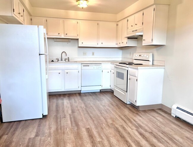 Building Photo - 2 bed/1 bath apartment