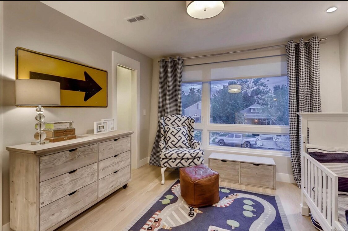 Building Photo - 3528 Stuart St