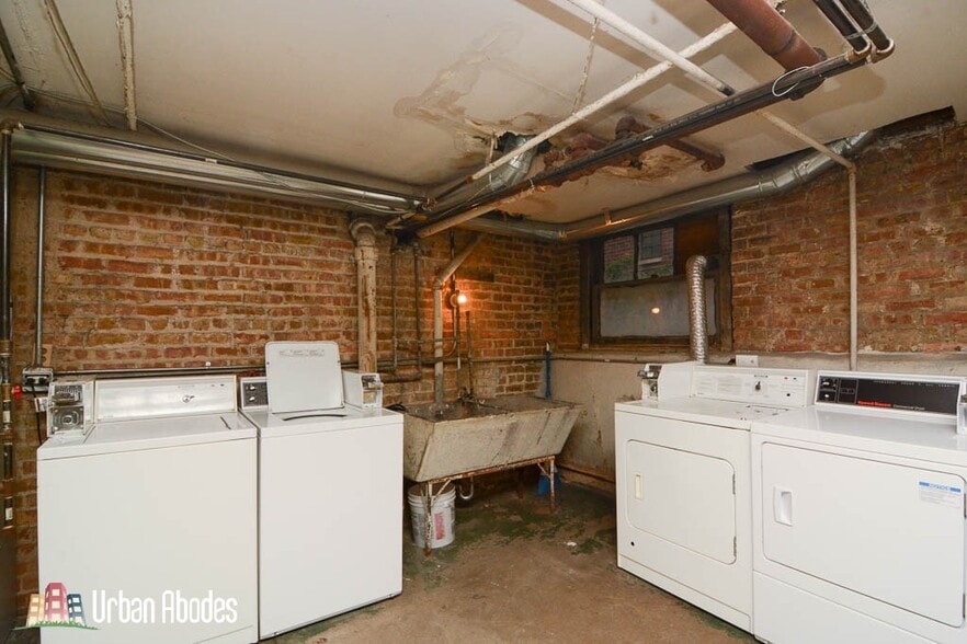 Building Photo - 3009 N Racine Ave