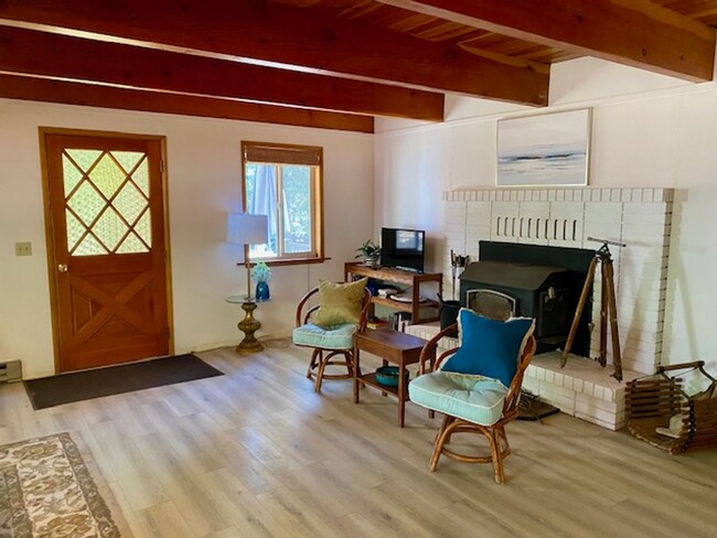 Building Photo - FULLY FURNISHED RENTAL IN LAKE ALMANOR COU...