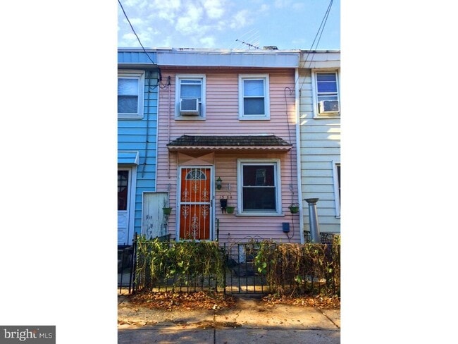 Building Photo - 1354 E Columbia Ave