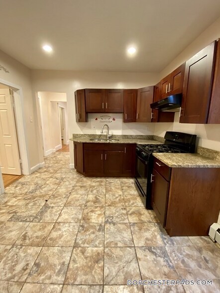 Building Photo - 42 Fenton St